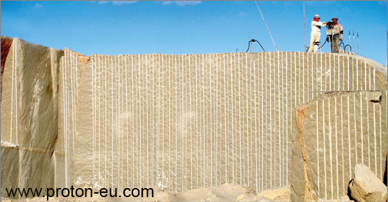 Neekslozivno raztezno sredstvo za rušenje 10 - Proton d.o.o. - Hladno miniranje - miner - minerstvo - TNT - kompresor - pnevmatsko vrtanje - vrtina - izvrtina - luknja - razbijanje - podiranje - hidravlično kladivo - pnevmatsko kladivo - pikiranje - nitroglicerin - kamen - živa skala - armiran beton - kamnolom - pruh - pesek - granulat - hidravlika - štemanje - vrtalnik - kladivo - macola - DTH - piker - pnevmatično - pištola - pick hammer - bager - rovokopač - minibager - midibager - JCB - Poclain - Volvo - MF - Massey Ferguson - Doosan - Daewoo